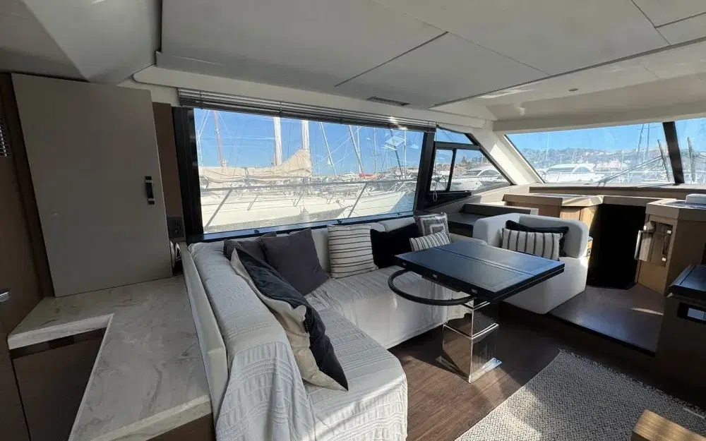 slider 5 Beneteau Monte Carlo 52