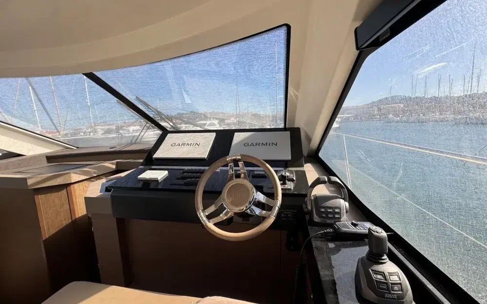 slider 8 Beneteau Monte Carlo 52