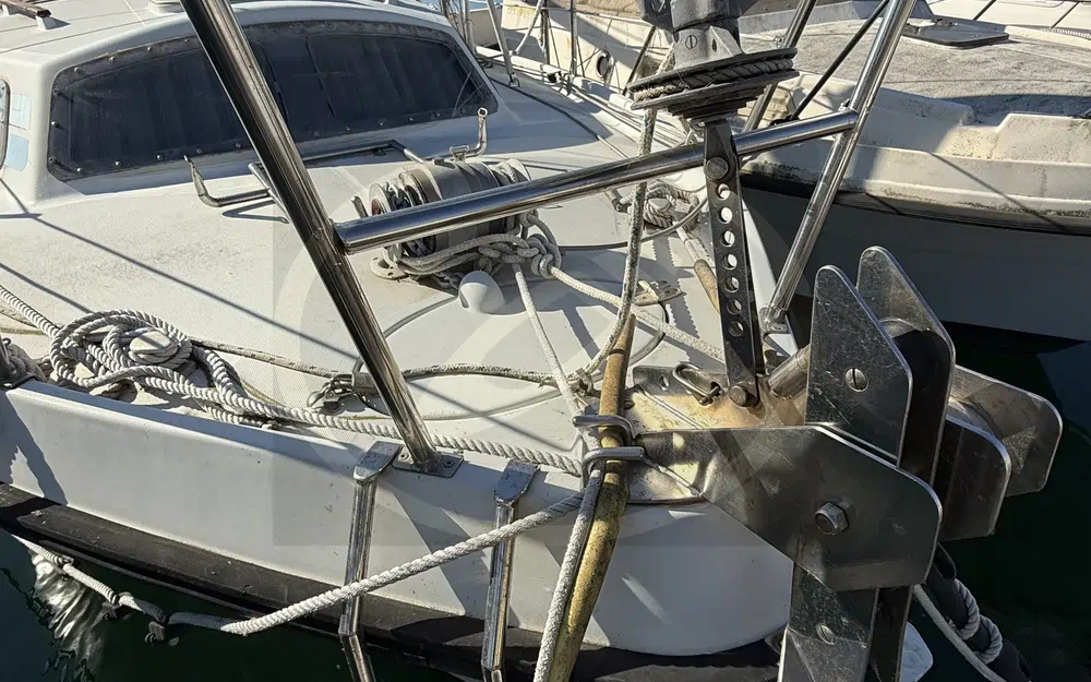 slider 2 Kirie Fifty 27