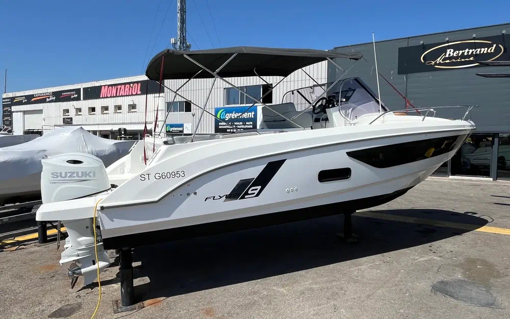 slider 1 Beneteau Flyer 9 SUNdeck
