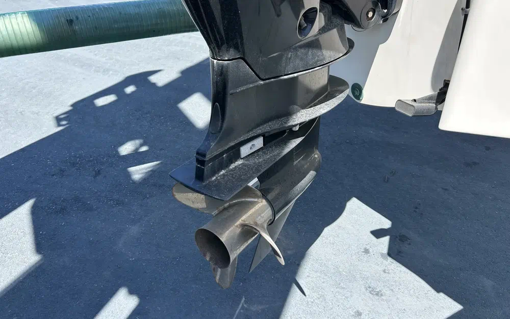 slider 13 Quicksilver 605 Sundeck