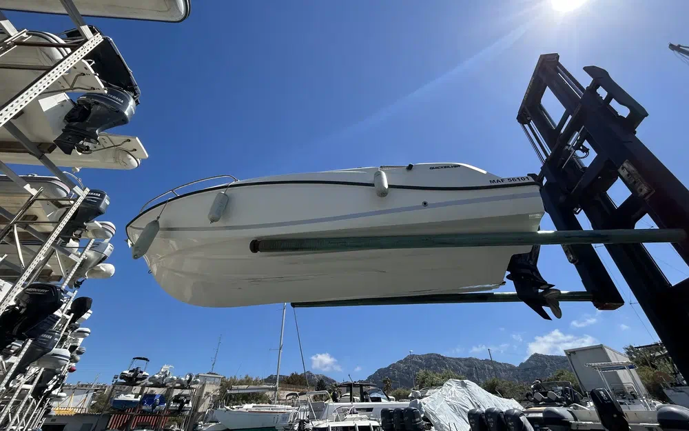 slider 4 Quicksilver 605 Sundeck