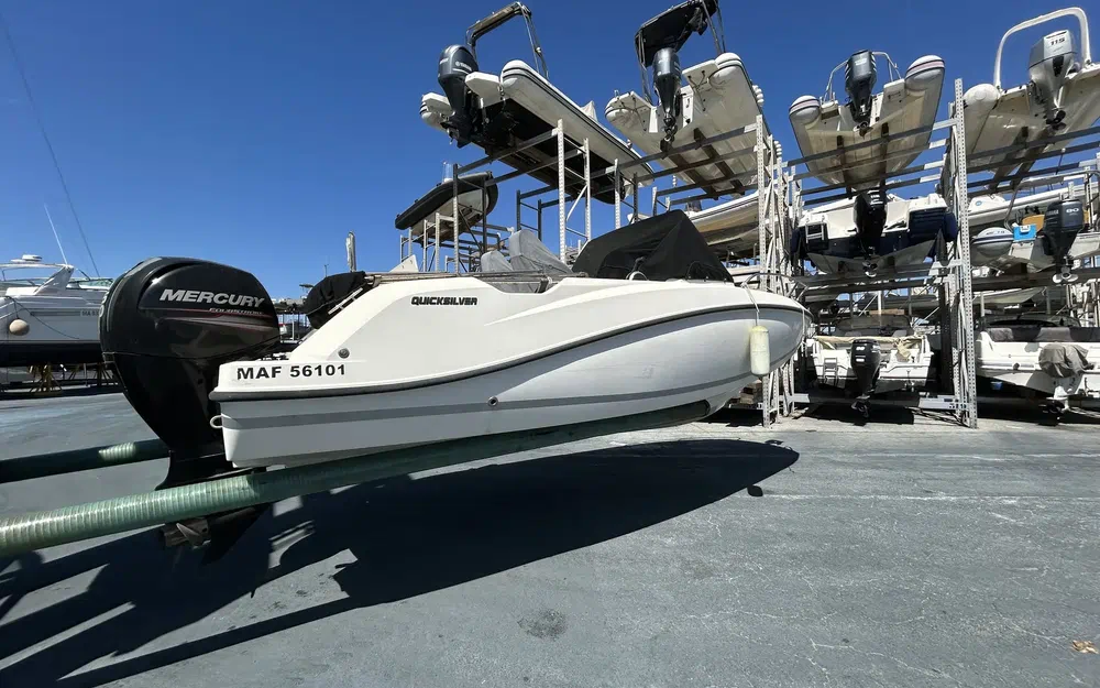 slider 6 Quicksilver 605 Sundeck