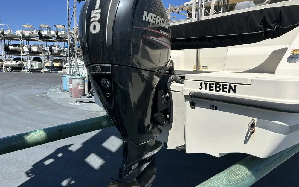 slider 8 Quicksilver 605 Sundeck