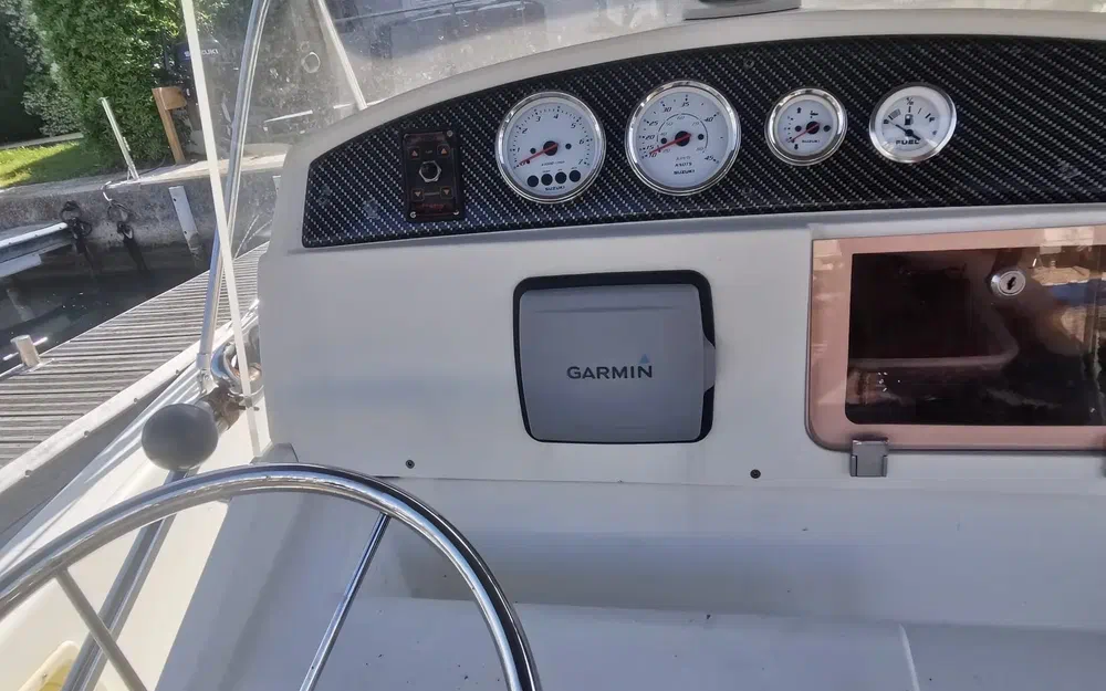 slider 4 Kelt White Shark 225