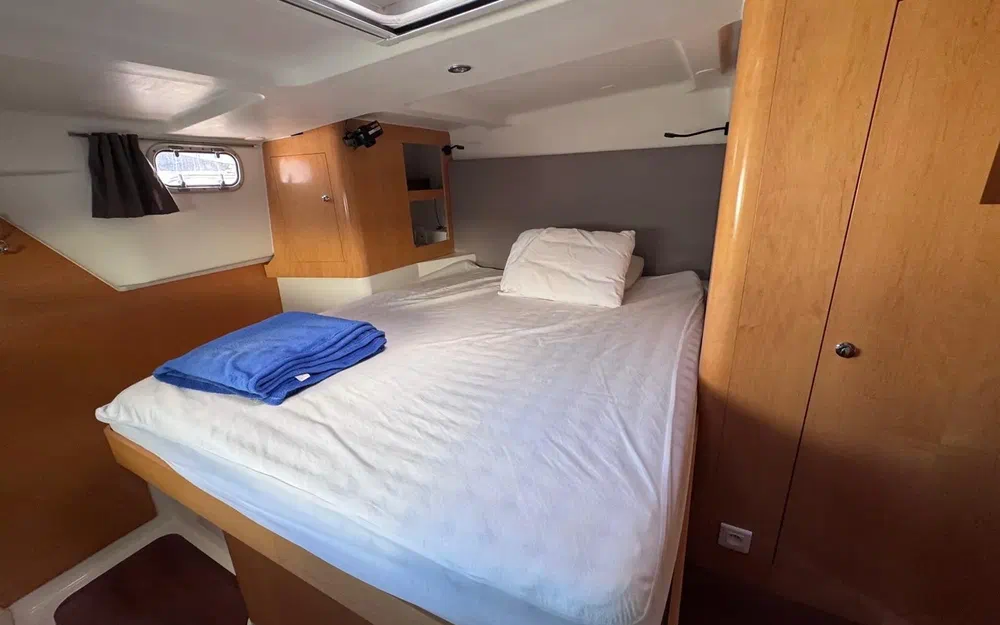 slider 19 Fountaine Pajot Orana 44