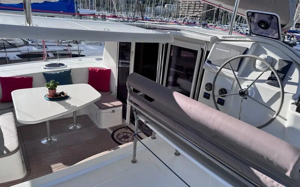 slider 12 Fountaine Pajot Orana 44