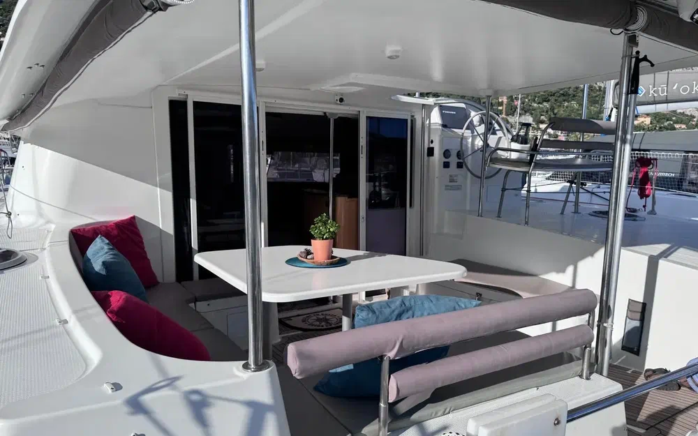 slider 10 Fountaine Pajot Orana 44
