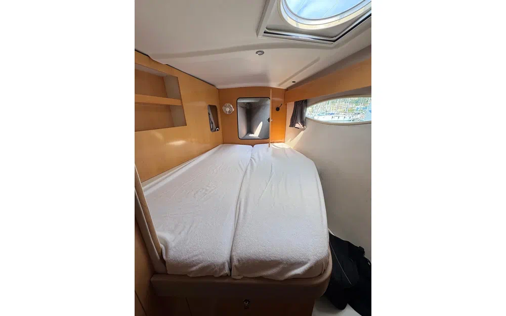 slider 16 Fountaine Pajot Orana 44