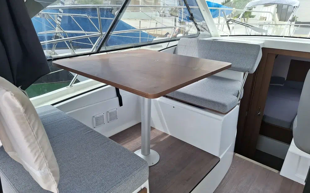 slider 4 Beneteau Antares 9 OB