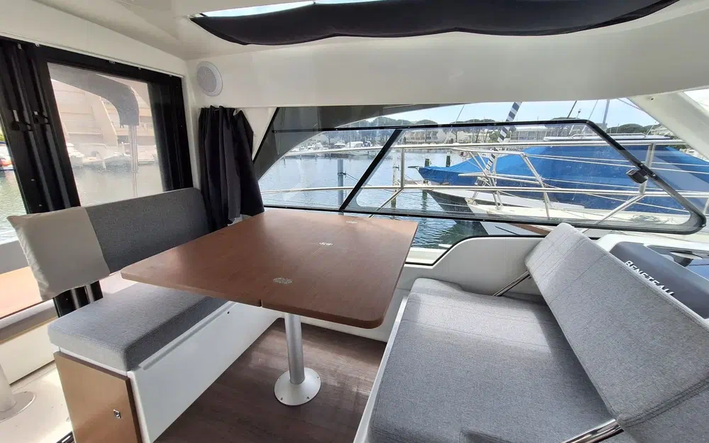 slider 8 Beneteau Antares 9 OB