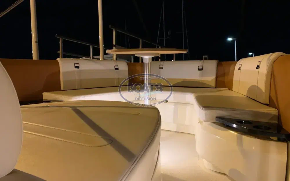 slider 13 Invictus 270 FX