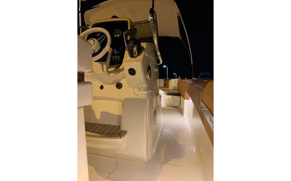 slider 14 Invictus 270 FX