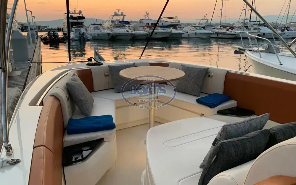 slider 7 Invictus 270 FX