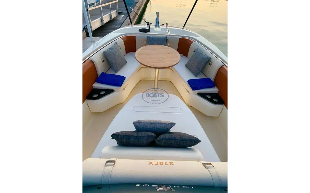 slider 8 Invictus 270 FX