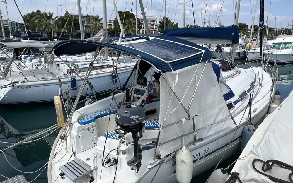 slider 2 Bavaria 32 Cruiser