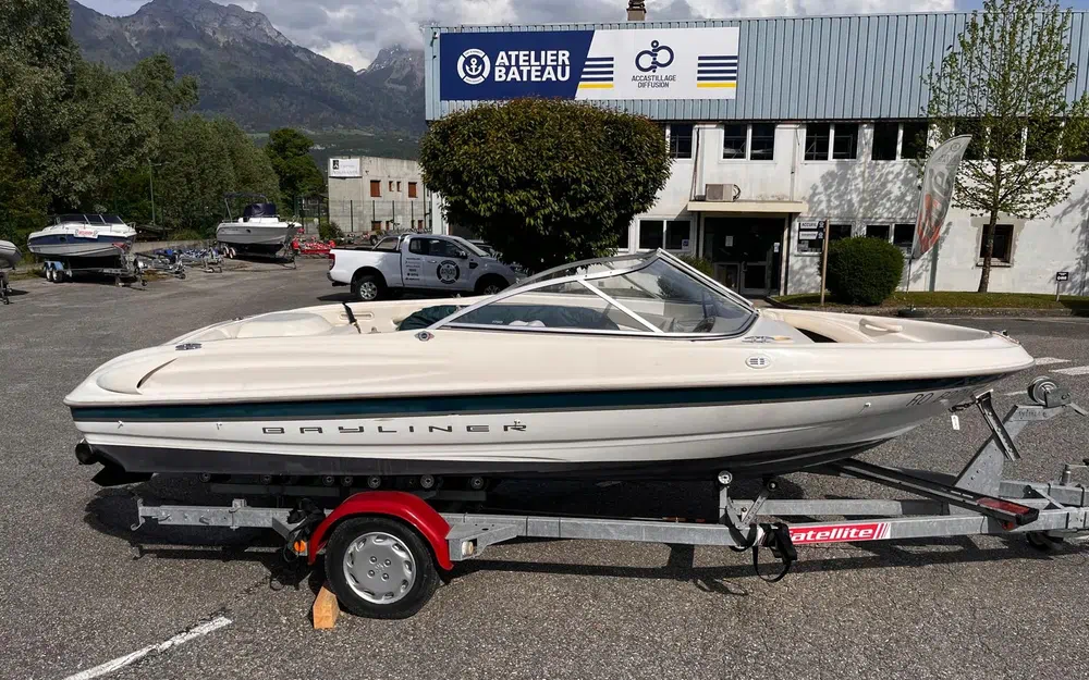 slider 1 Bayliner Capri 1750 Bowrider