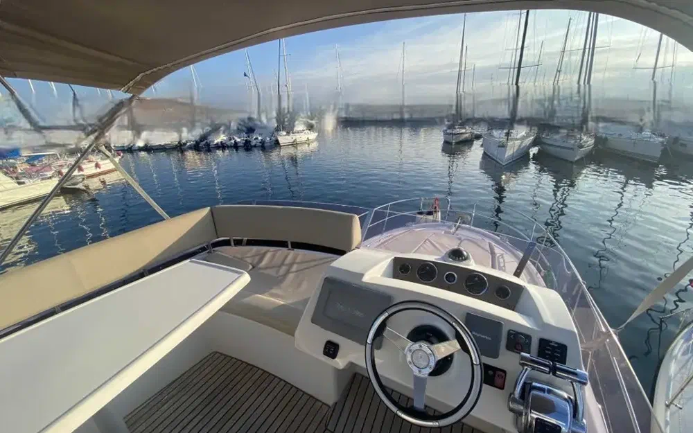 slider 1 Jeanneau Prestige 39 Fly