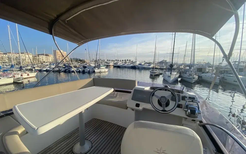 slider 6 Jeanneau Prestige 39 Fly