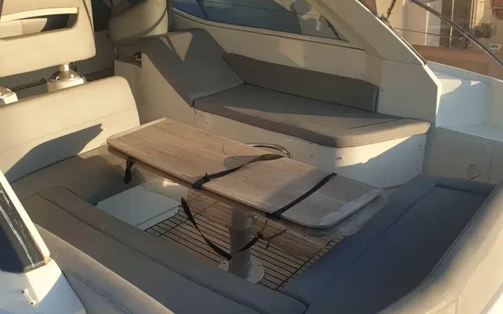 slider 2 Beneteau Flyer Gran Turismo 38
