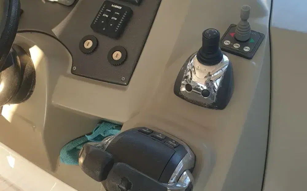 slider 6 Beneteau Flyer Gran Turismo 38