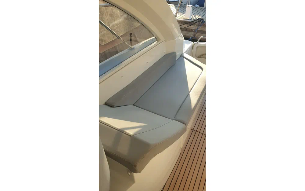 slider 7 Beneteau Flyer Gran Turismo 38