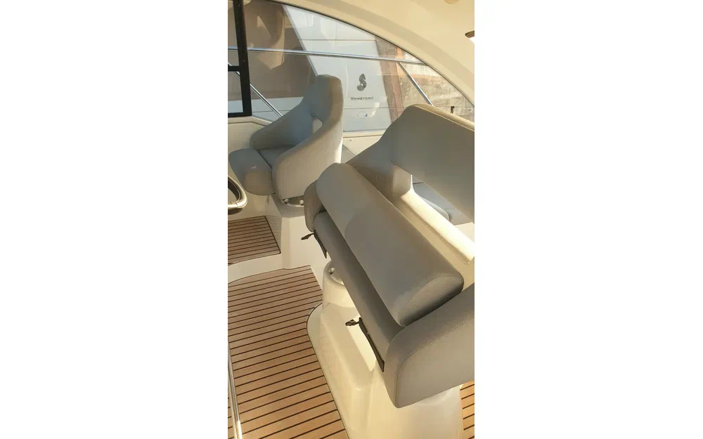 slider 8 Beneteau Flyer Gran Turismo 38