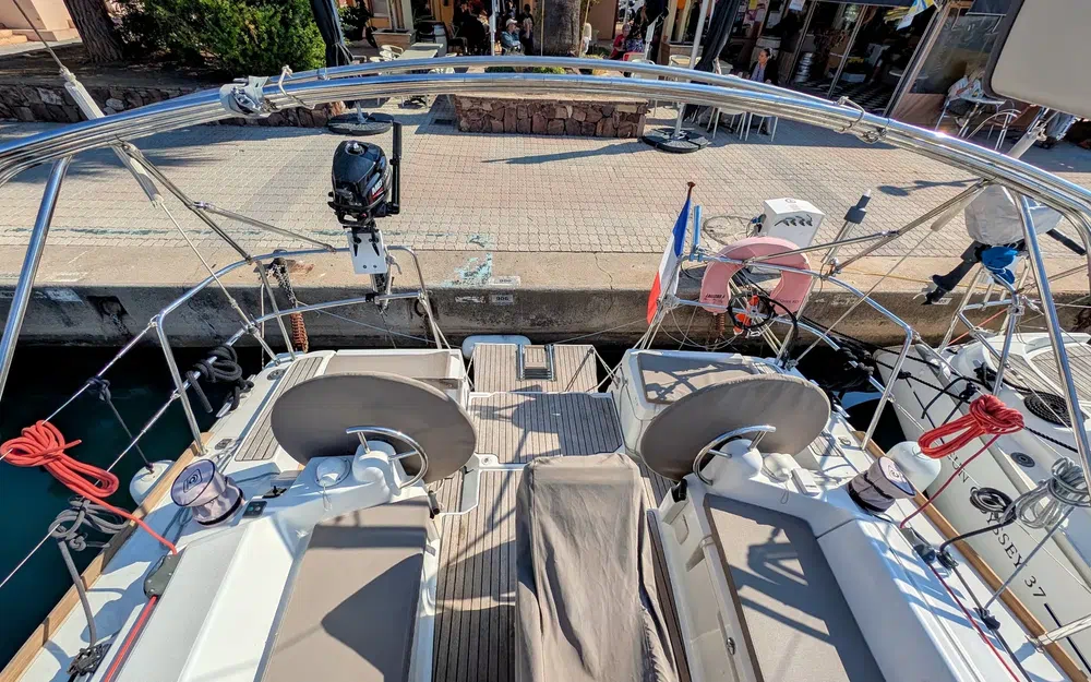 slider 11 Jeanneau Sun Odyssey 379