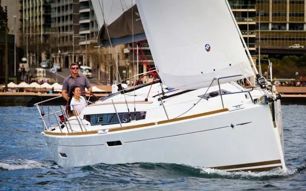 slider 1 Jeanneau Sun Odyssey 379