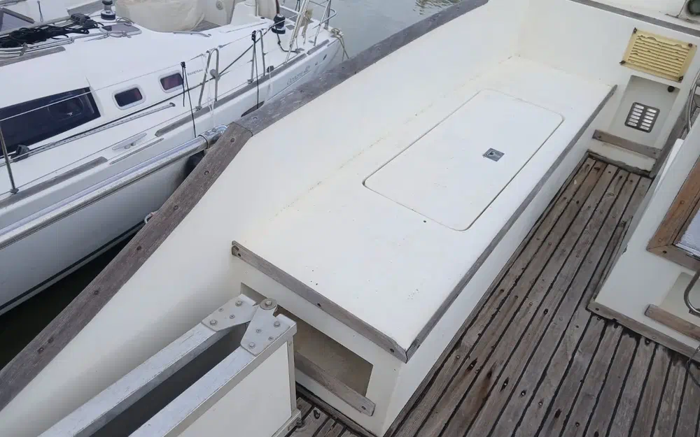 slider 7 Grand Banks 40