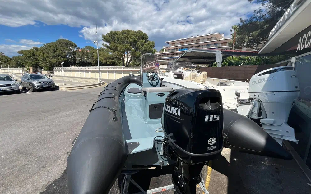 slider 11 Bombard Explorer 600