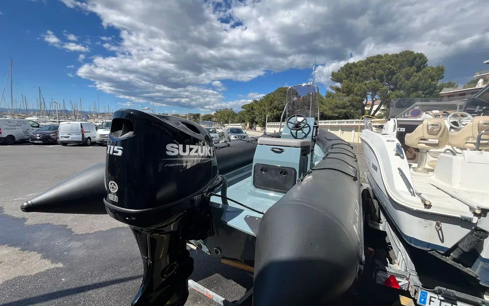 slider 8 Bombard Explorer 600