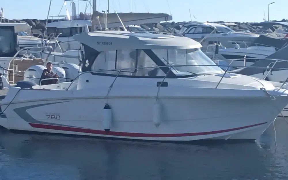 slider 1 Beneteau Antares 7.80