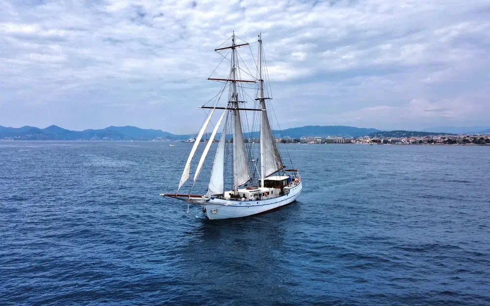 slider 1 Classic Yacht Maliclaire