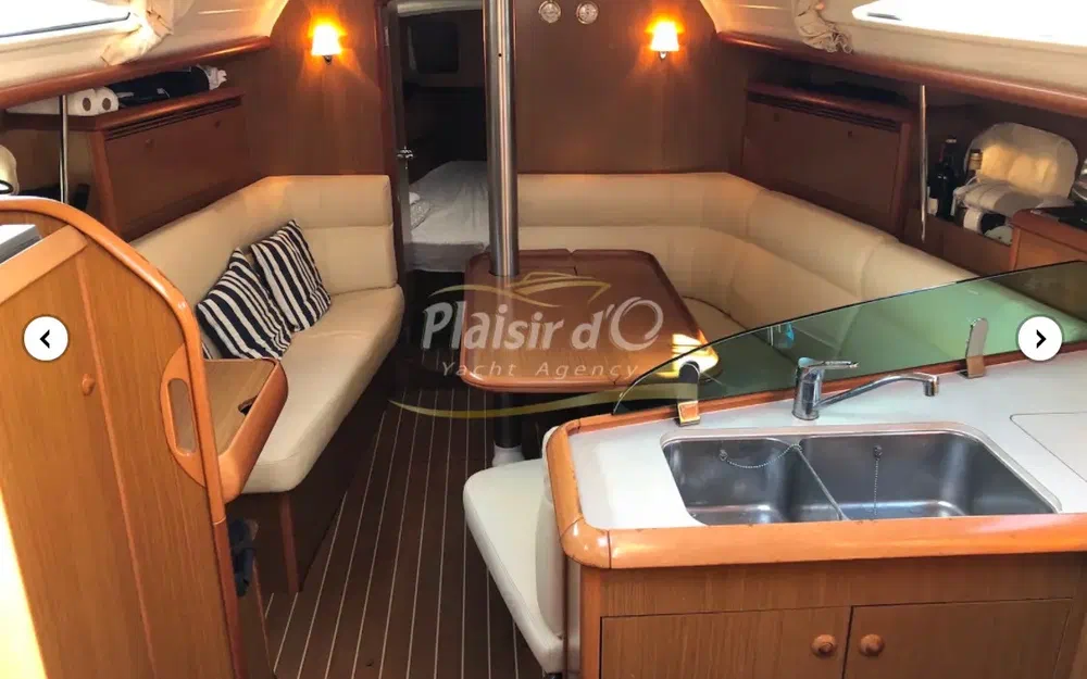 slider 9 Jeanneau Sun Odyssey 35 Legend