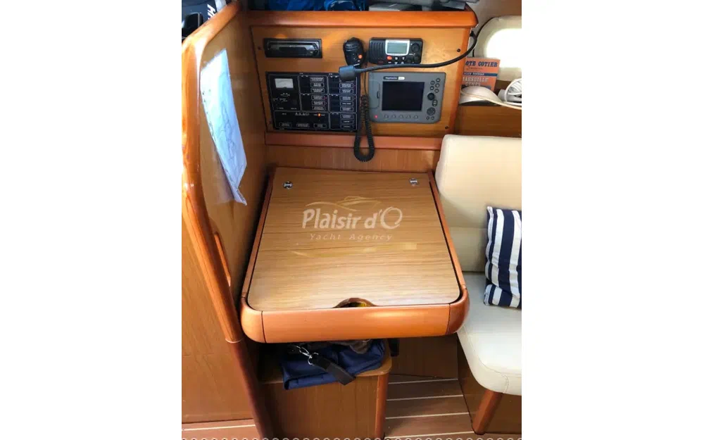 slider 13 Jeanneau Sun Odyssey 35 Legend