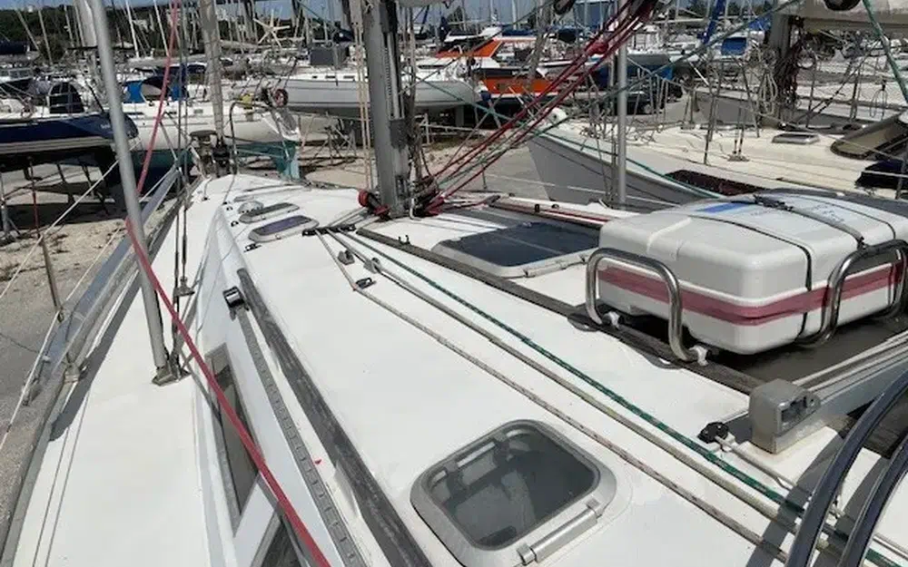 slider 10 Jeanneau Sun Odyssey 37.2