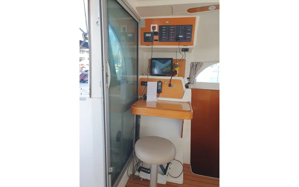 slider 6 CN Bordeaux Lagoon 380
