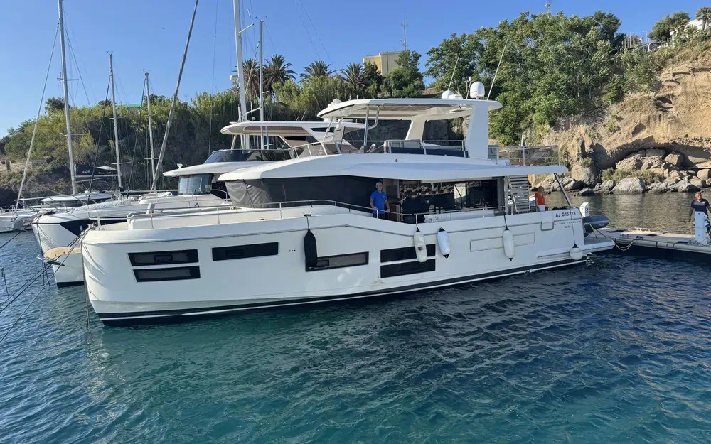 slider 0 Beneteau Grand Trawler 62