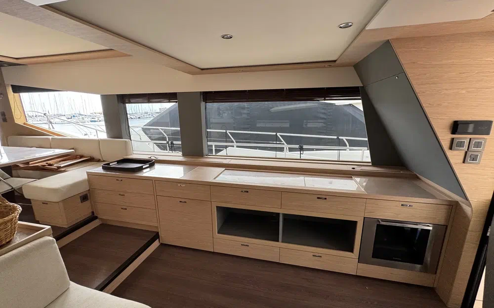 slider 17 Beneteau Grand Trawler 62