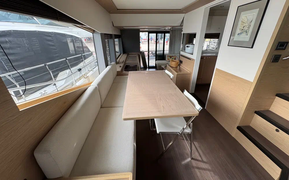 slider 18 Beneteau Grand Trawler 62