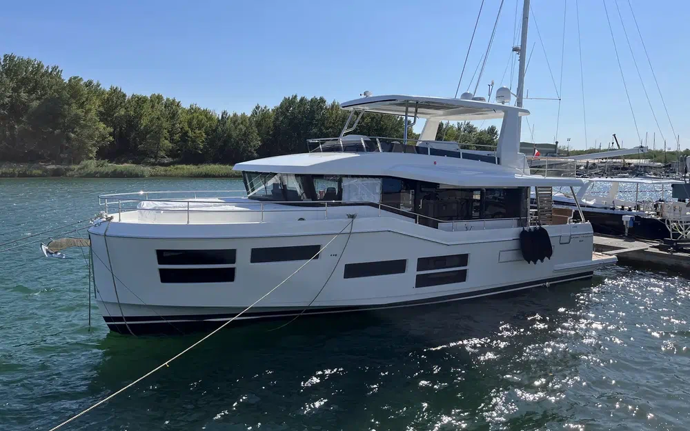 slider 1 Beneteau Grand Trawler 62