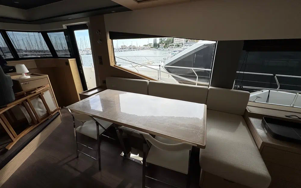 slider 19 Beneteau Grand Trawler 62