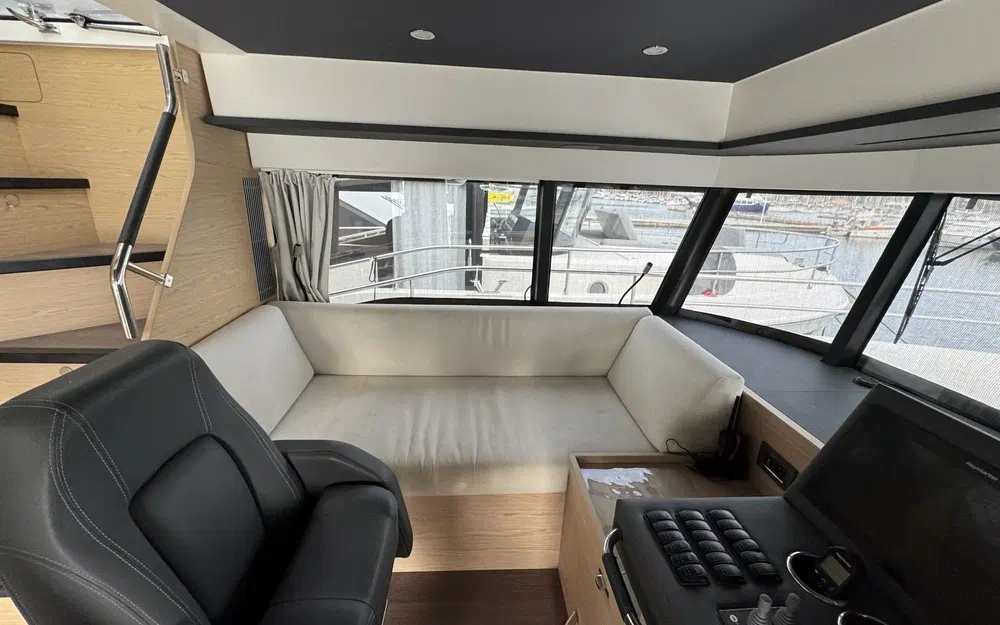 slider 23 Beneteau Grand Trawler 62