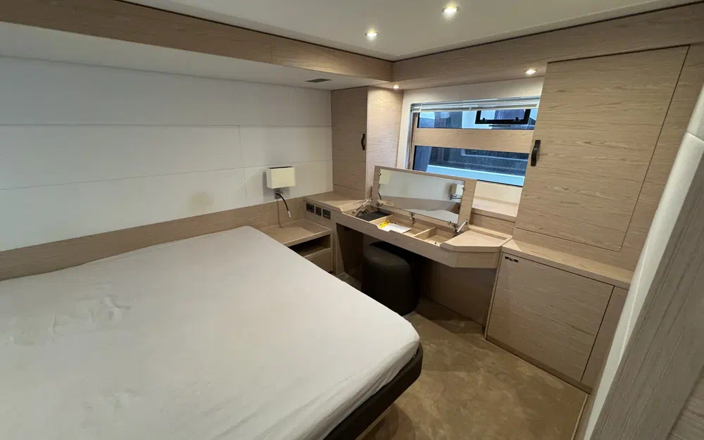 slider 32 Beneteau Grand Trawler 62