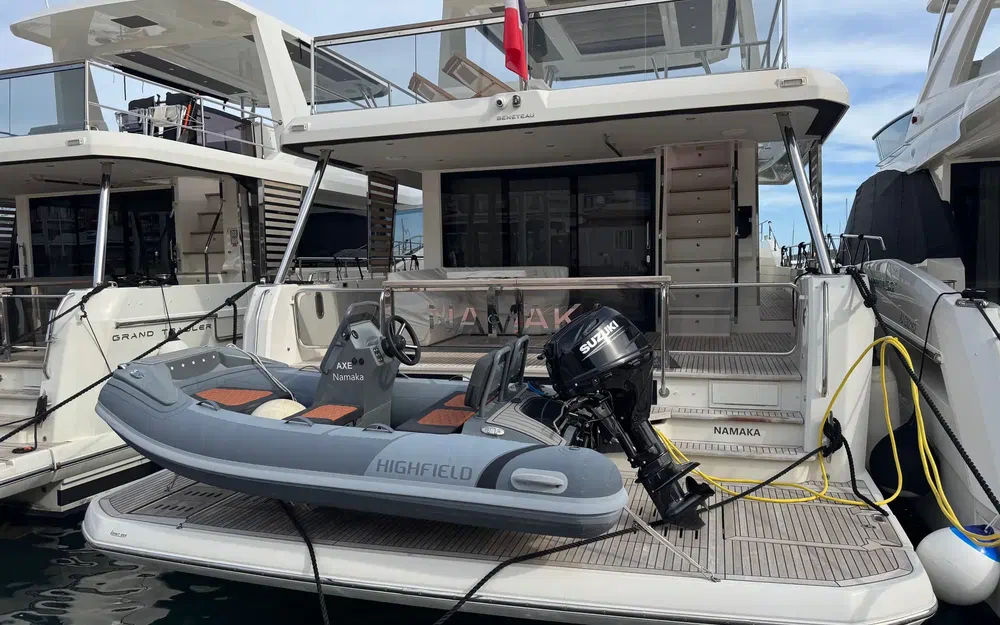 slider 4 Beneteau Grand Trawler 62