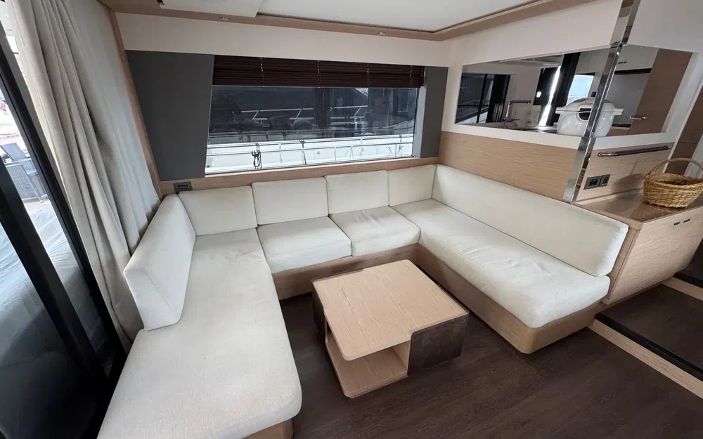 slider 6 Beneteau Grand Trawler 62
