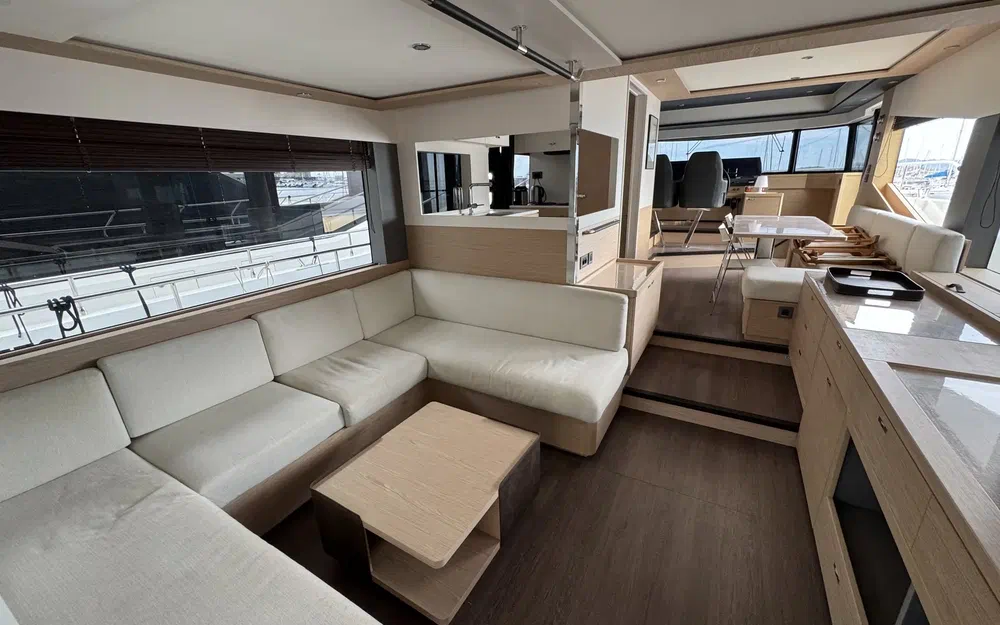 slider 7 Beneteau Grand Trawler 62