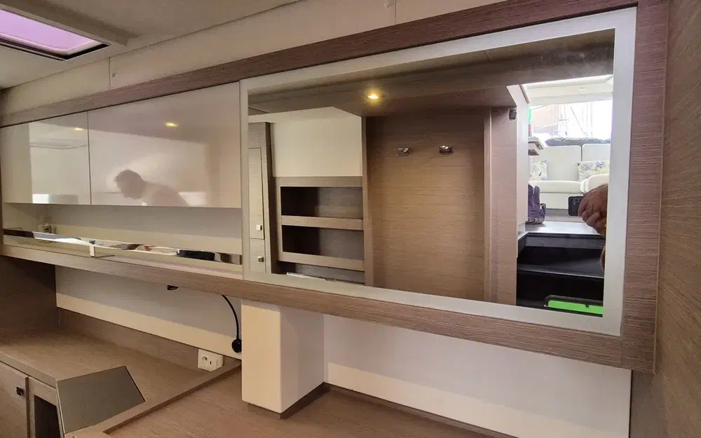 slider 10 Fountaine Pajot Saona 47