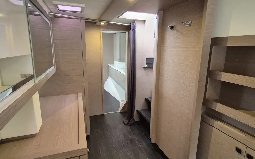 slider 12 Fountaine Pajot Saona 47